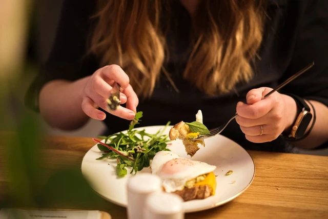 pokrm vajicko a salatek