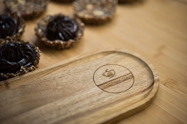 prkenko s rytinou votruba kafe